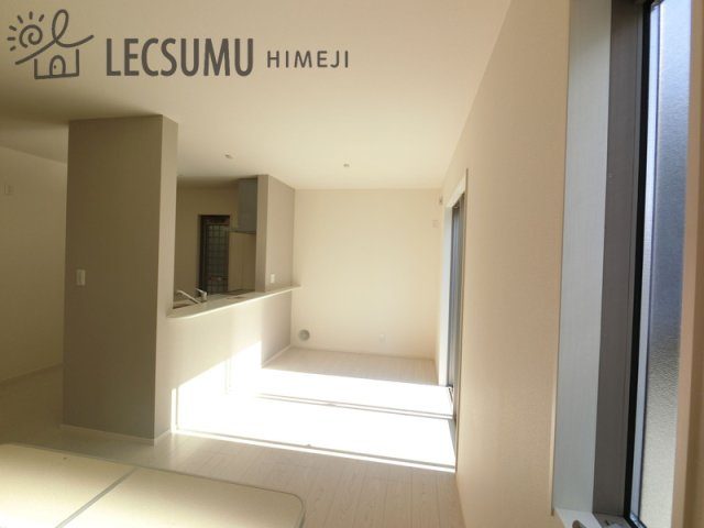 姫路市御立中4期／全2棟の居間・リビング|同社施工例