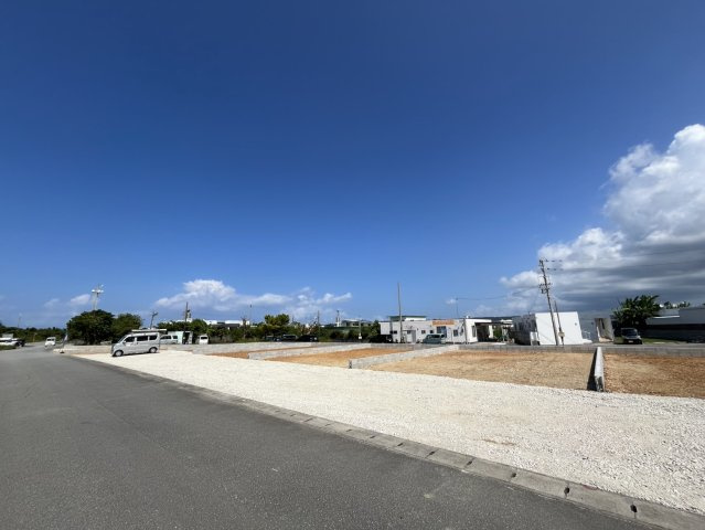 中頭郡読谷村字喜名の新築一戸建の前面道路含む現地写真|2025/10/10　現地写真