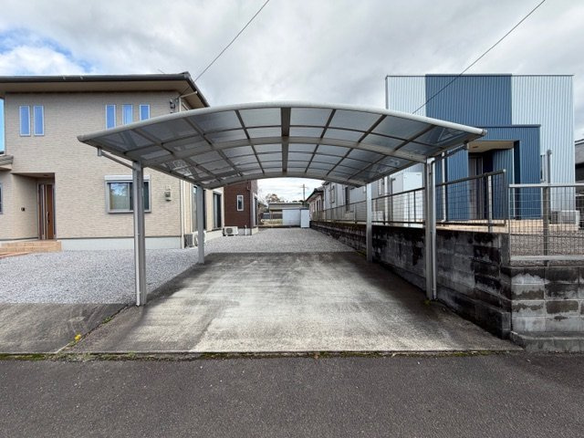 都城市梅北町の中古一戸建の駐車場