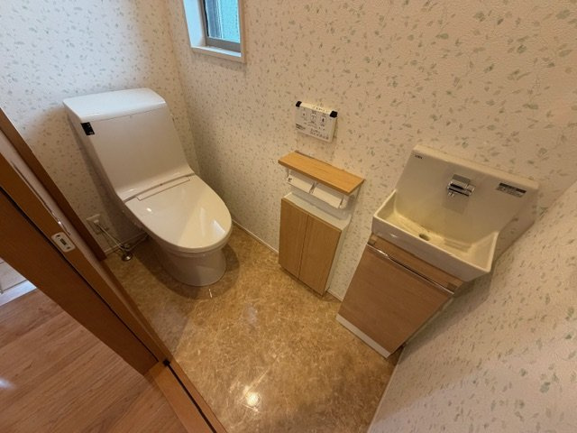 都城市梅北町の中古一戸建のトイレ