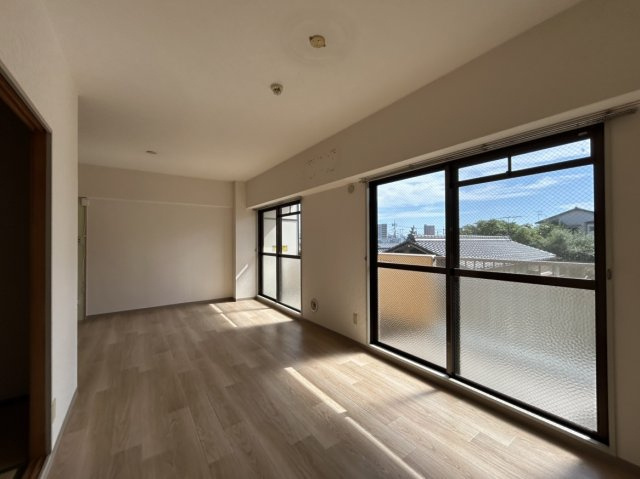 【居間・リビング】 | 302号室