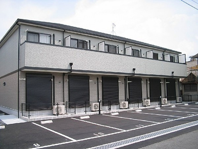 【駐車場】 | クローリスメゾン1番館 | 駐車場に車を止められます