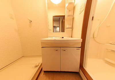 【洗面所】 | クローリスメゾン1番館 | ゆったりとスペースのある洗面所