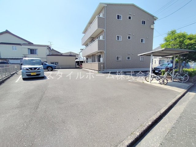 レスポワール井原の駐車場