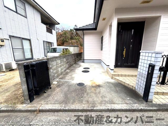 桜ヶ丘の中古のおうち　松山市桜ヶ丘中古戸建の駐車場|駐車スペースもあります