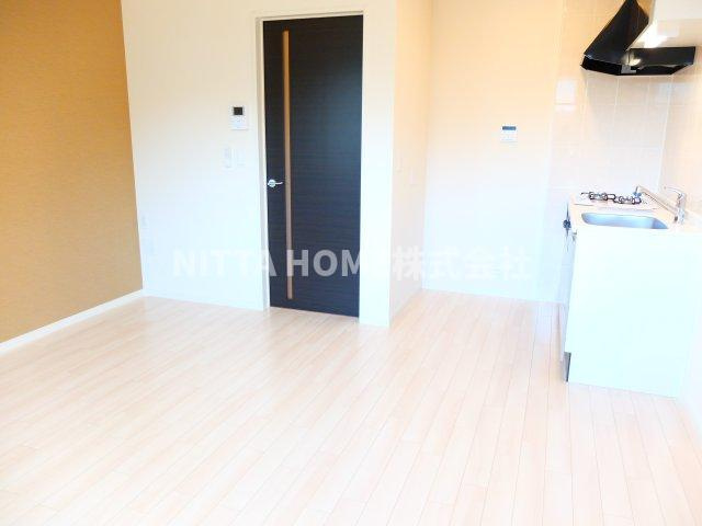 Ｃａｓａ美輪Ⅱの居間・リビング|室内はフローリングで使い勝手もＧＯＯＤ☆