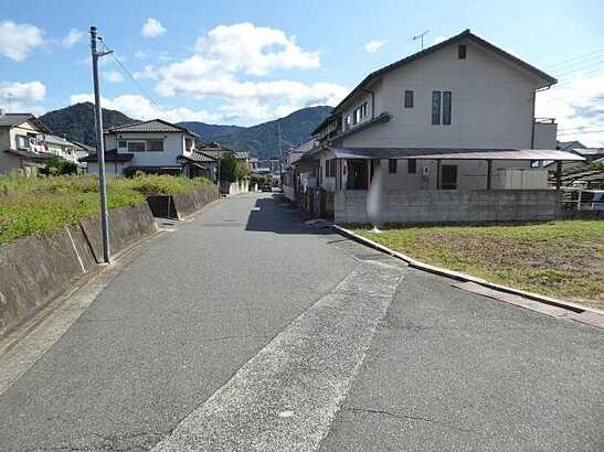 【前面道路含む現地写真】