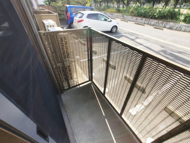 グランパルクコーズのバルコニー|暖かな日差しのふりそそぐバルコニー