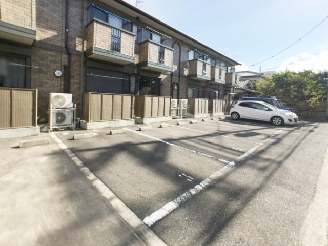 グランパルクコーズの駐車場|駐車スペースもあります