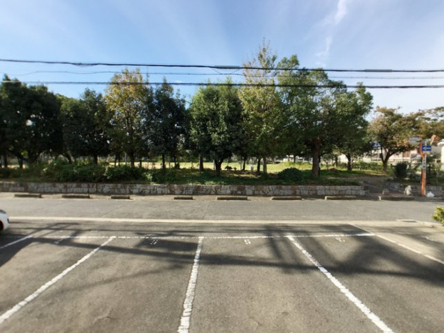 グランパルクコーズの駐車場|車をお持ちの方に嬉しい駐車場付きの物件です