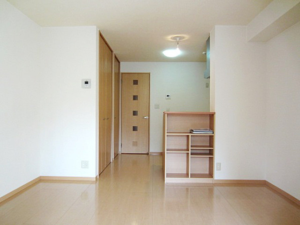 グランパルクコーズの内装|こちらの居間で趣味の時間をお楽しみください