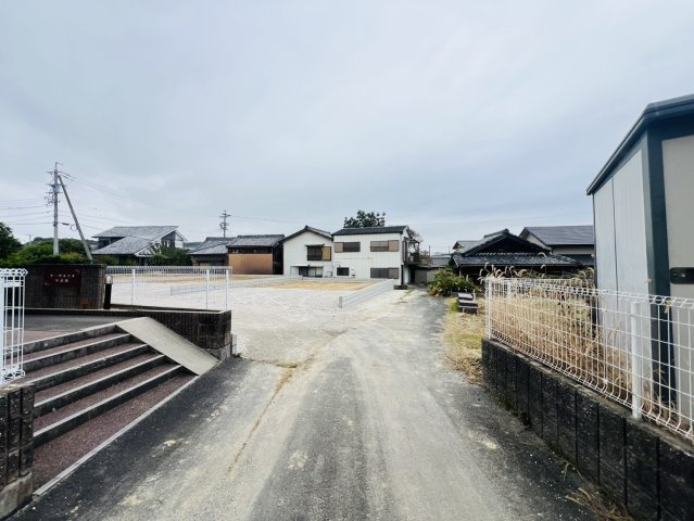 半田市板山町2丁目74『仲介手数料無料』新築戸建ての前面道路含む現地写真
