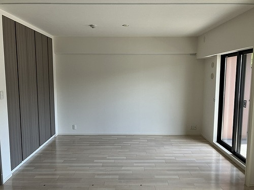 横濱山手テラス　弐番館の居間・リビング|洋室6.1帖