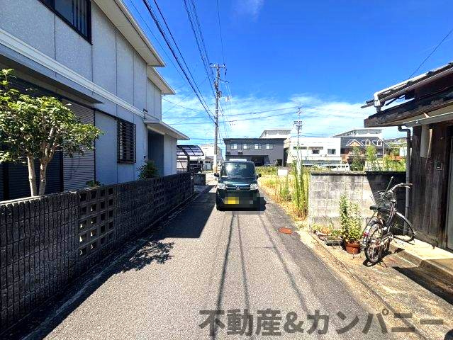 松山市富久町の売地の前面道路含む現地写真|前面道路含む現地写真です