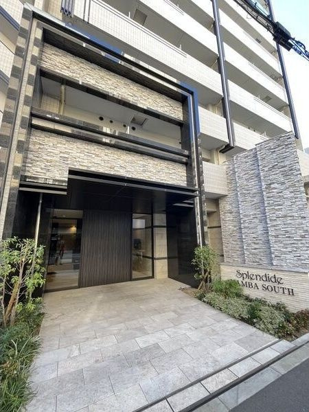 スプランディッド難波SOUTHのエントランス