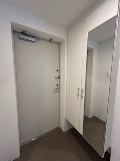 アドバンス江坂ラシュレの玄関|明るい玄関です