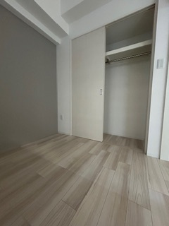 アドバンス江坂ラシュレの洋室|ゆったりした洋室です