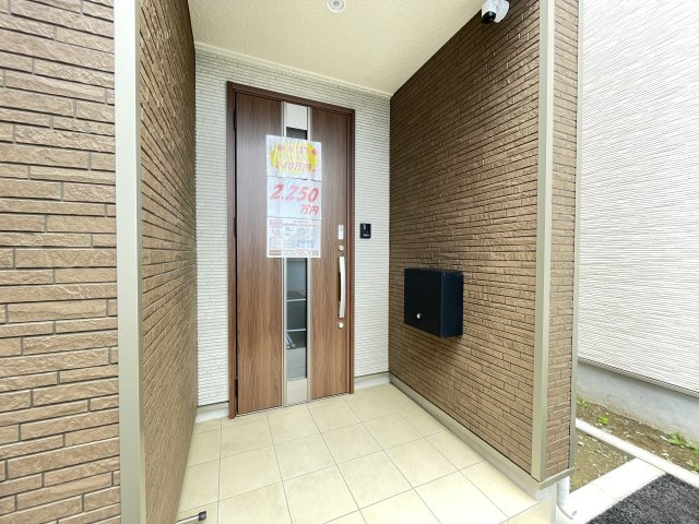 クレイドルガーデン八戸市石堂第11　2号棟の玄関