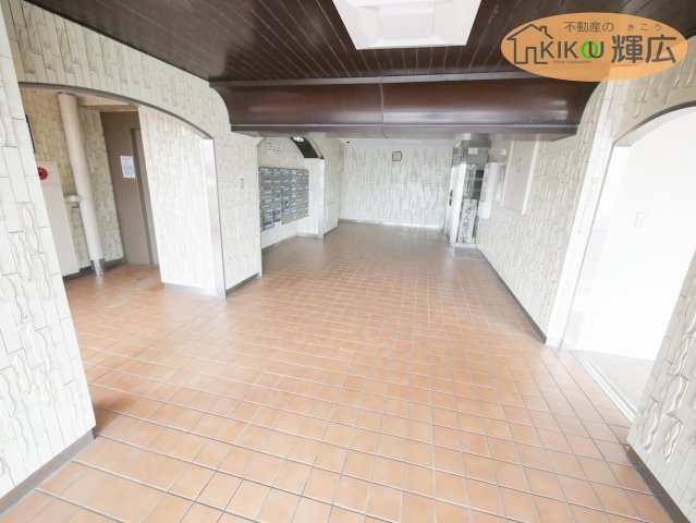 【エントランス】 | 日の出ハイツ　7階