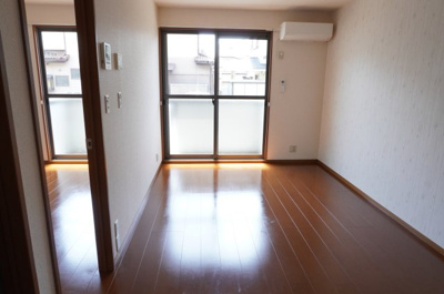 【居間・リビング】 | エトワールK | DK9帖　エアコン　バルコニー側