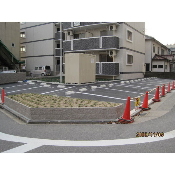 クレインアヴェニューの駐車場