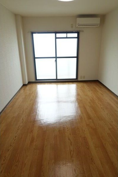 ピュアコートの洋室