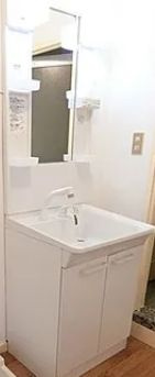 【独立洗面台】 | ツインドエルひぐらし | 独立洗面台あり、毎朝おしゃれに忙しい女性の方におすすめです