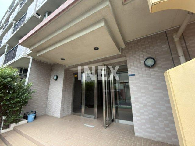 横浜市港北区新吉田東８丁目の賃貸マンションのエントランス