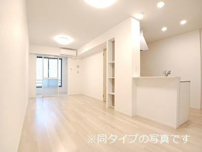 【居間・リビング】 | レジダンス・マリンＡ