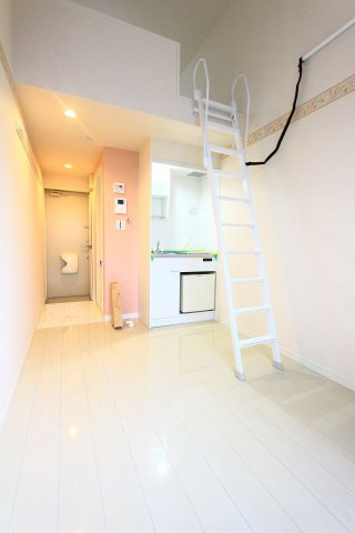 ユナイト片倉町バージニアの杜の居間・リビング