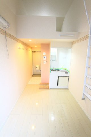 ユナイト片倉町バージニアの杜の居間・リビング