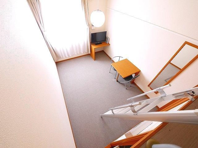 レオパレスグリューナーの洋室|コンパクトで使いやすい洋室です