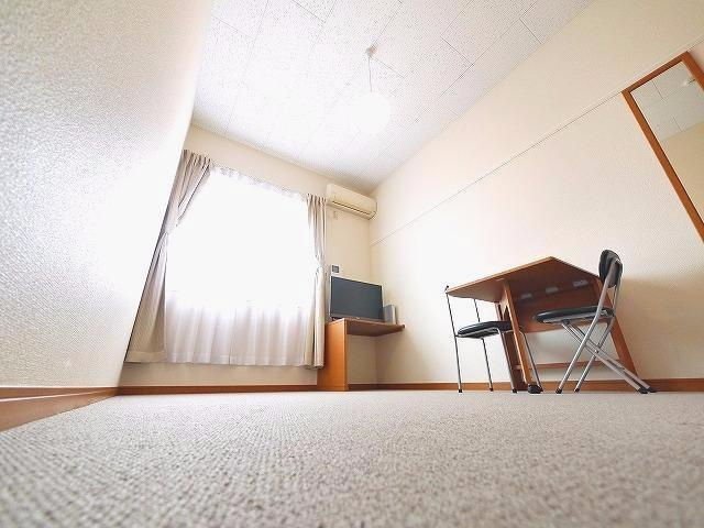 レオパレスグリューナーの居間・リビング|こちらの居間で趣味の時間をお楽しみください