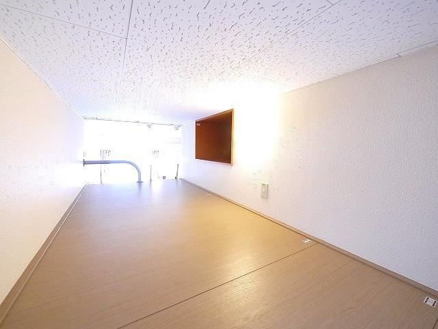 レオパレスグリューナーのその他|広さのあるロフト部分