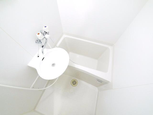 レオパレスグリューナーの浴室|日々の暮らしに欠かせないお風呂です