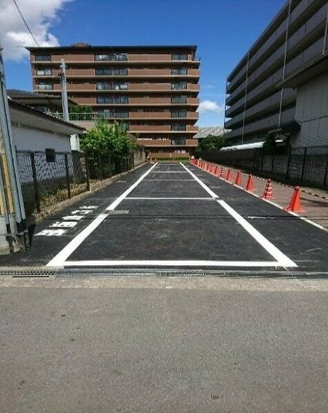 ブリランテ鶴見の駐車場