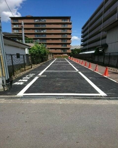 ブリランテ鶴見の駐車場