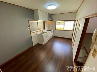 【居間・リビング】 | 中石切町5丁目戸建賃貸