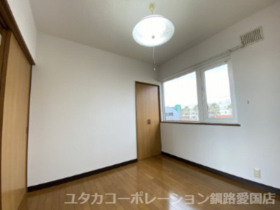 【洋室】 | ◎収益物件◎コーポOTK | 駅・学校・コンビニ近、ご入居者様に選ばれやすい収益アパート☆