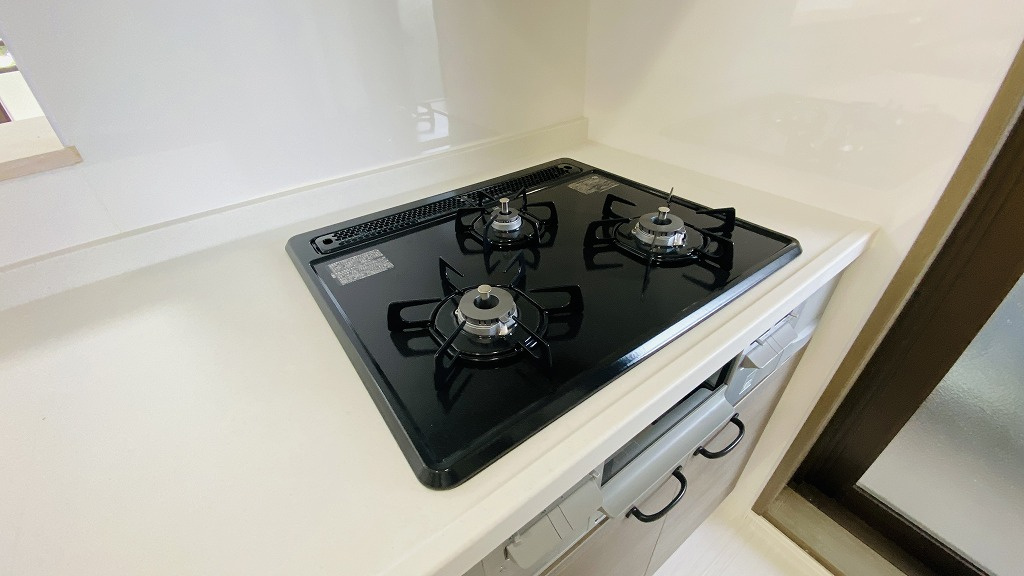 シーアイマンション須磨エクシードのキッチン|三口コンロ