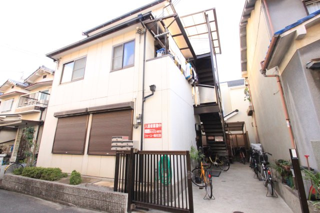 メゾン藤阪のエントランス