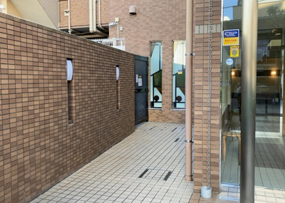 【その他共用部分】 | ファミールスクエア八王子 | 共用部分は、一棟の建物に住む区分所有者全員が共同で所有するとし、共用部分の管理、補修などは、区分所有者で形成される管理組合が行います。個人の判断で勝手に変更することはできませんので覚えておきましょう。