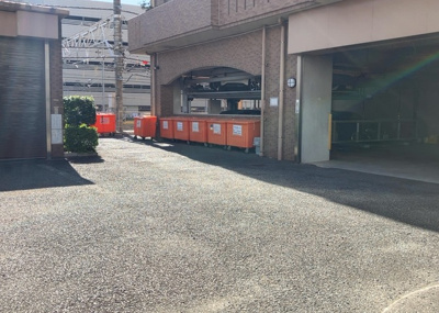 【設備】 | ファミールスクエア八王子 | 共有部分は、住民なら誰もが使える設備のこと。例えば駐車場やエレベーター、インターネット設備、セキュリティ設備などがあります。他にも、マンションの廊下・外部階段やエントランス・ゴミ置き場などがあります。