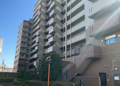 【外観】 | ファミールスクエア八王子 | 景色重視でお家選ぶをするとスーパーが遠い！学校が遠い！など生活をするうえで利便性で困ることもあります。まず一度現地を見学する際に、周辺の施設などがあるかを確認し、暮らし始めた後のことを想像しましょう。