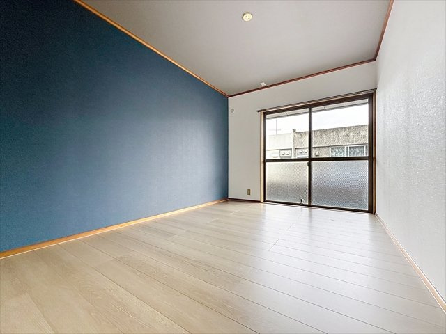 シャンポール桜ヶ丘の洋室