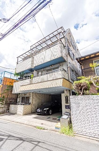 泉ハイツのエントランス