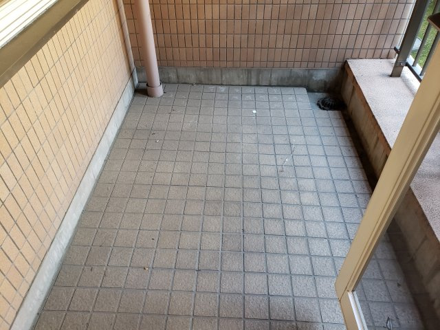 グランドコートB棟のバルコニー