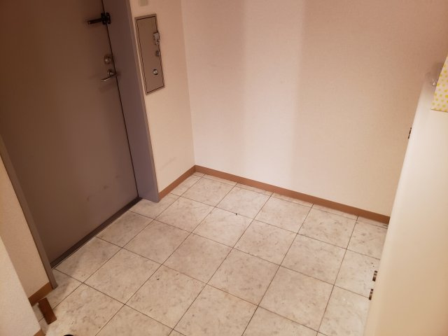 グランドコートB棟の玄関