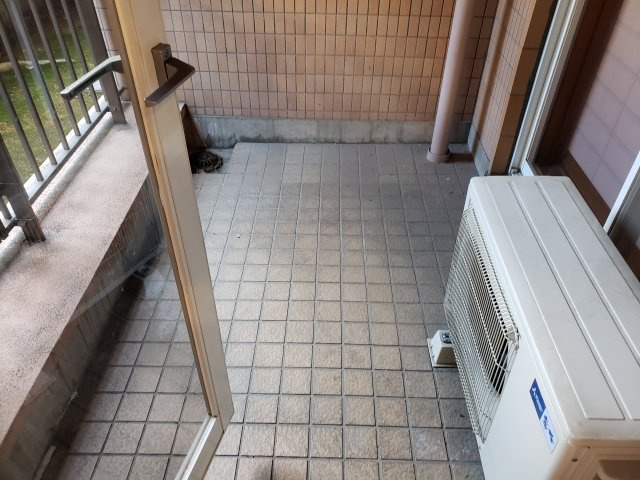 グランドコートB棟のバルコニー