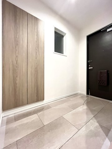 嵐山グランドシティの玄関|明るい玄関です